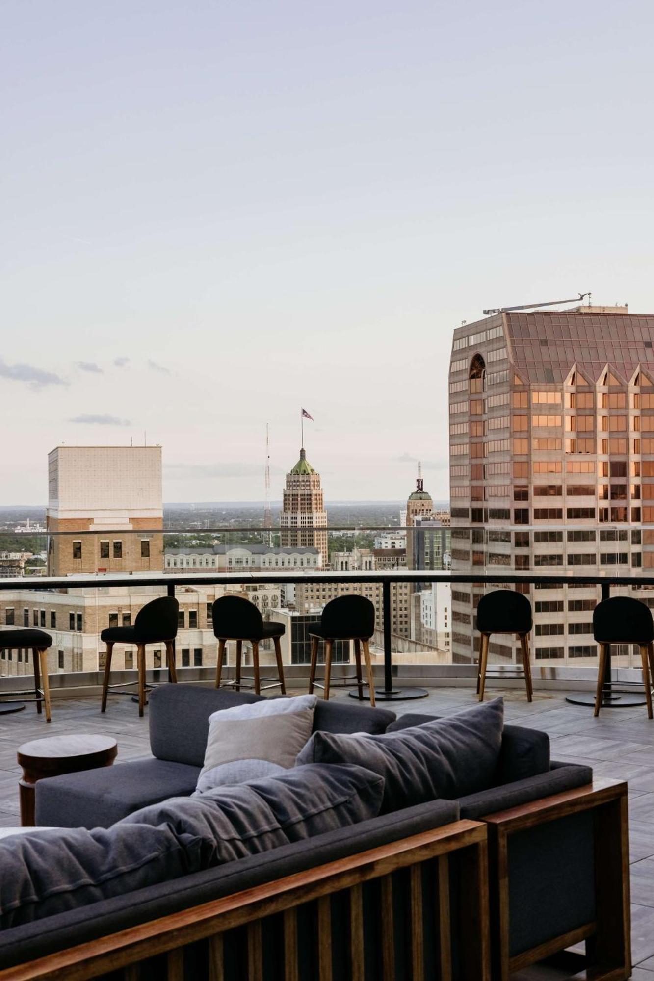 Thompson San Antonio - Riverwalk, By Hyatt Exterior photo
